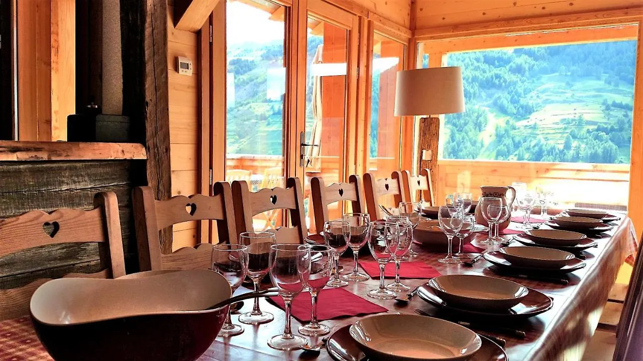 Chalet With Ski Slope Views, Jacuzzi & Cinema Room Vars