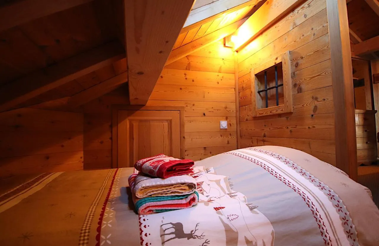 Chalet With Ski Slope Views, Jacuzzi & Cinema Room Vars  France