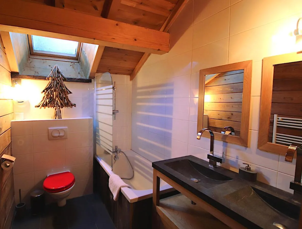 Chalet With Ski Slope Views, Jacuzzi & Cinema Room Vars