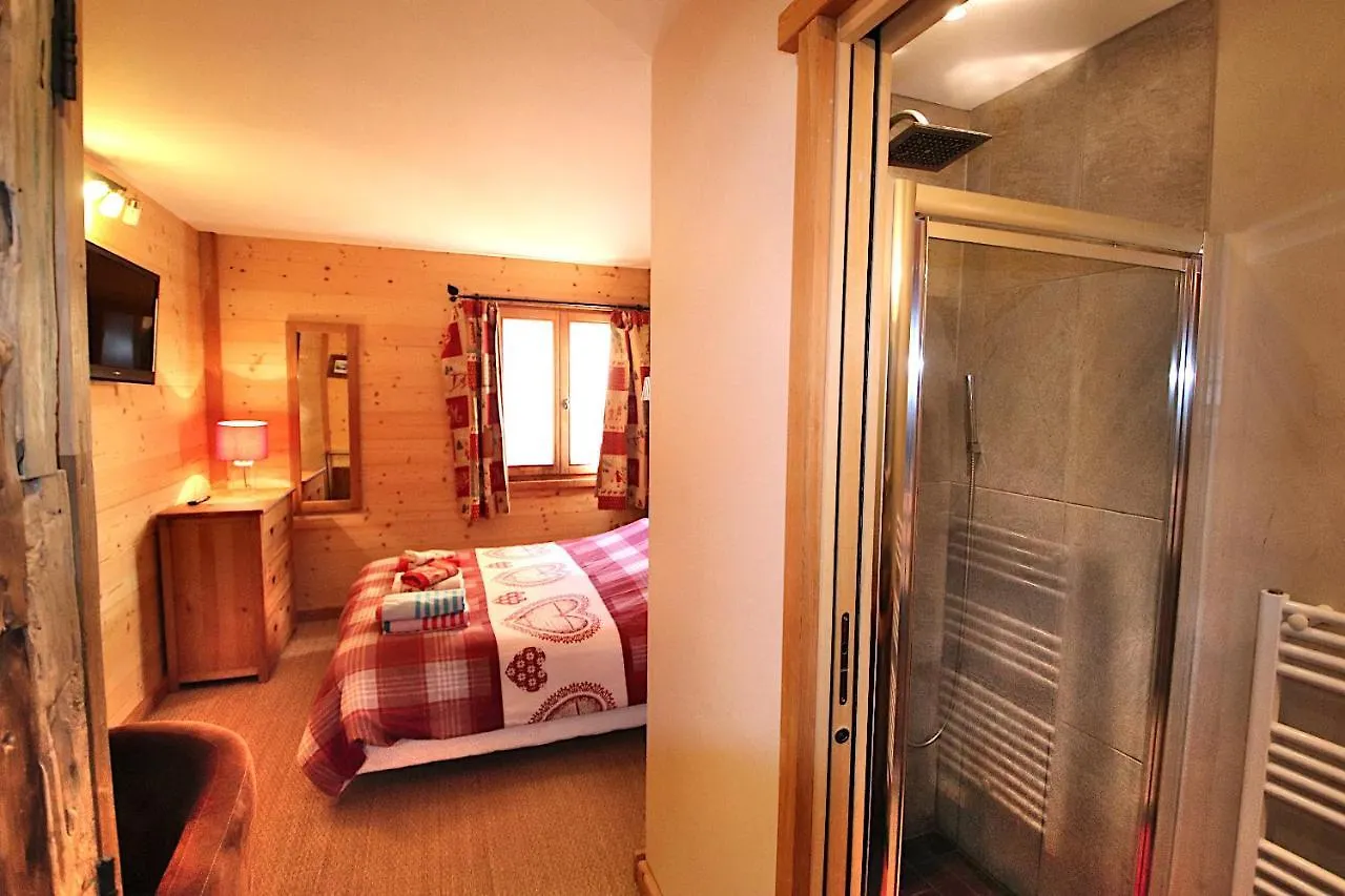 Chalet With Ski Slope Views, Jacuzzi & Cinema Room Vars   Vars (Hautes-Alpes)